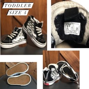 TODDLER ZIPPER HIGH TOP VANS. Size 4.